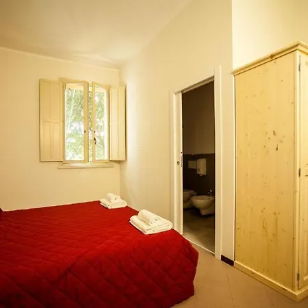 Student's Estense Hostel *