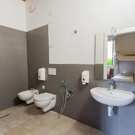 Student's Estense Hostel